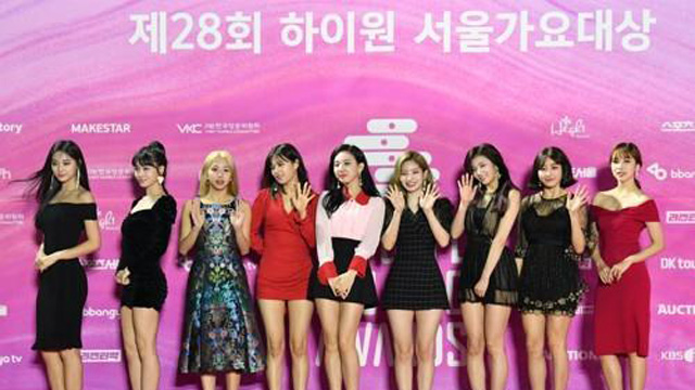 TWICE、日本ドームツアー人気に追加公演が決定…21万人と会う