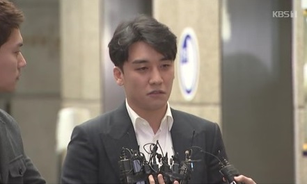 クラブ‘バーニングサン疑惑’V.I、27日夜に警察の調査を受ける…「麻薬検査の要請」