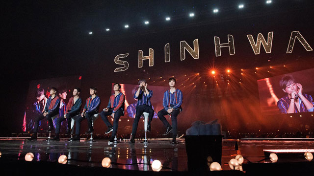 SHINHWA、17年前の初コンサート会場に再び立つ