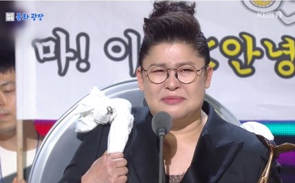 イ・ヨンジャ、2018 KBS芸能大賞‘大賞’受賞…デビューから27年初