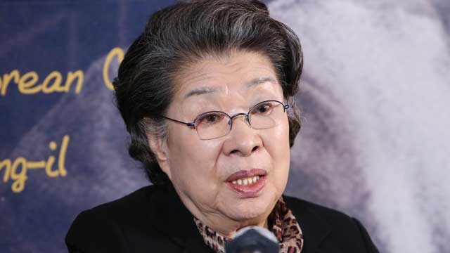 オム·エンラン、「夕焼けを見ながら泣きじゃくる…仕事だけして亡くなった夫を悼む」