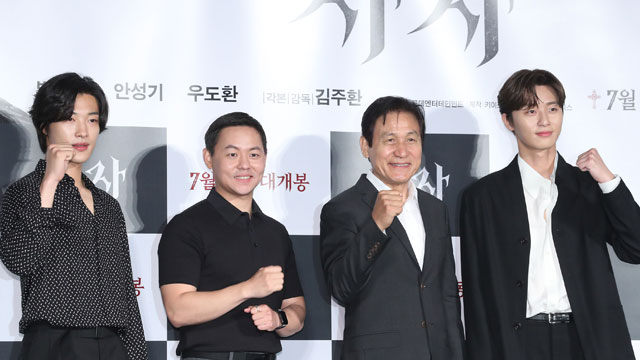 「映画『使者』、韓国型オカルトユニバースを夢見た」