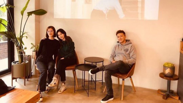 俳優チン・テヒョン&パク・シウン夫妻、女子大学生を養子縁組