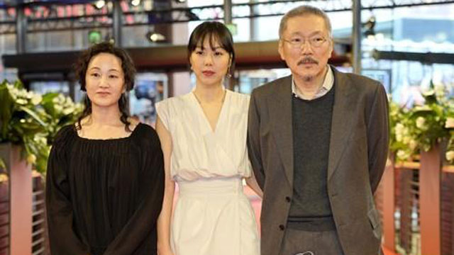 ホン・サンス監督の新作映画『逃げた女』、ベルリン国際映画祭で公開…恋人キム・ミニも出席
