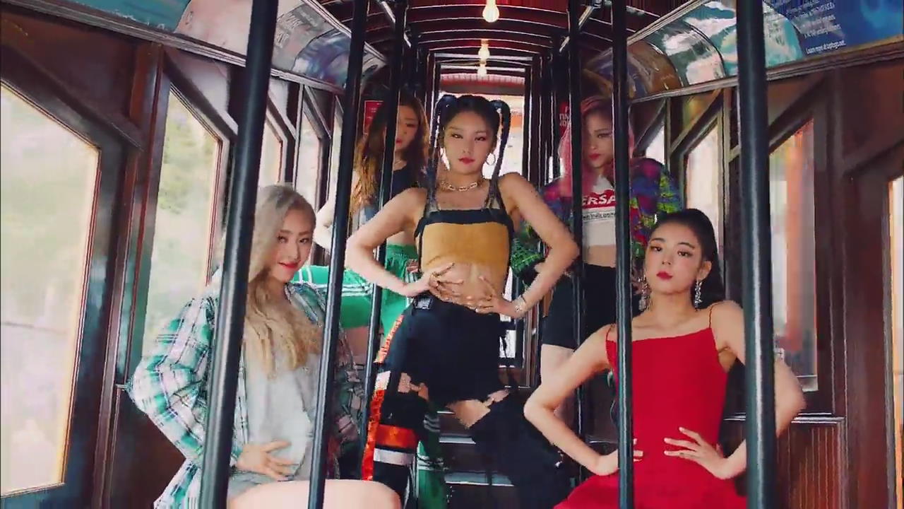 ITZY、ファーストミニアルバム発売…12地域のiTunesチャートで1位に