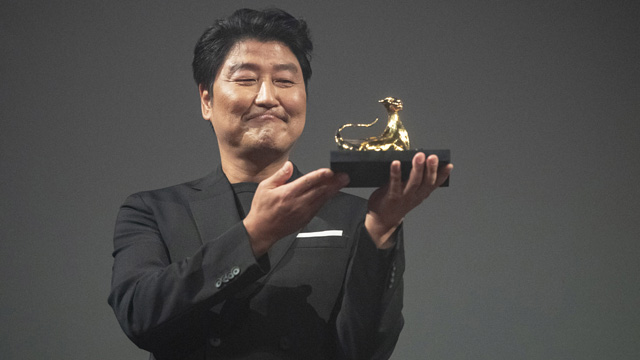 ロカルノ映画祭で“エクセレンス賞”受賞のソン・ガンホ、「ポン・ジュノ監督に栄光を捧げる」