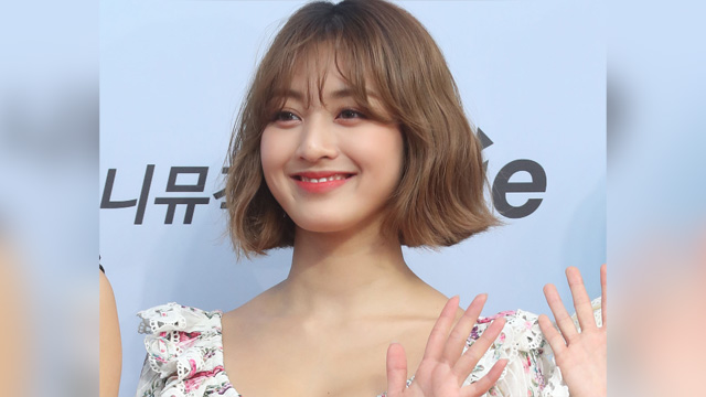 JYP側、TWICEジヒョの空港での転倒事故を受け「繰り返された場合法的措置も辞さない」