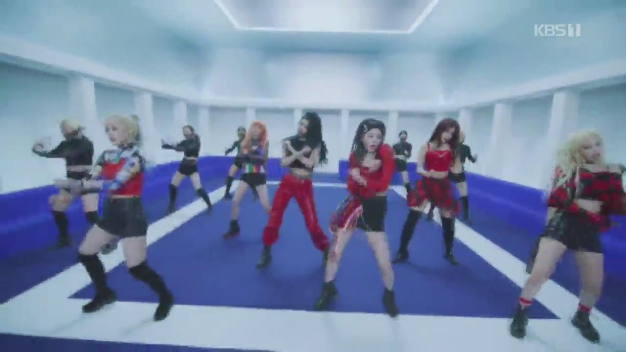 EVERGLOW、新曲「DUN DUN」がYouTubeを中心に話題、全世界で再生回数1位に