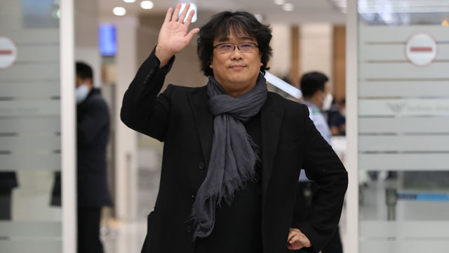 映画『パラサイト』のポン・ジュノ監督、韓国へ帰国…「気持ちを楽に終わらせることができてうれしい」