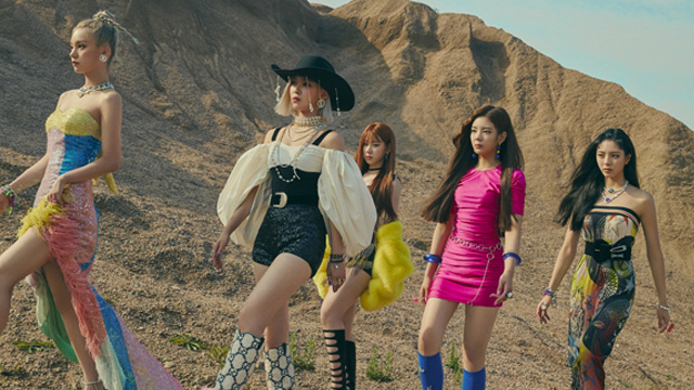 ITZY、本日公開の新譜タイトル曲「Not Shy」MVは「追撃シーンのために3週間で運転免許を取った」