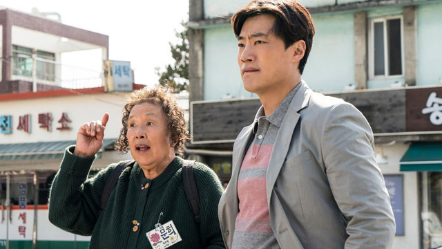俳優イ・ヒジュン、映画『オー！ムニ』で認知症の母を世話するシングルファザー役に挑戦