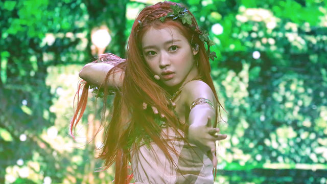 OH MY GIRLのユア、1stソロアルバム『Bon Voyage』をリリース…「階段を上るように成長していく」