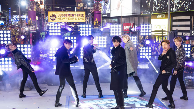 BTS、「Life Goes On」と「Dynamite」が同時にビルボードチャートのトップ3入り…「ARMYのおかげ」