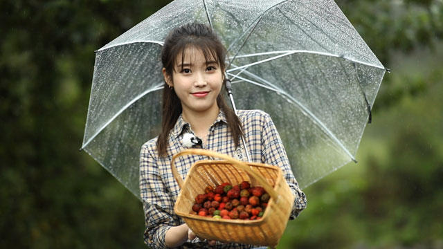 IU、低所得家庭の子どもたちにクリスマスを迎え1億ウォンを寄付