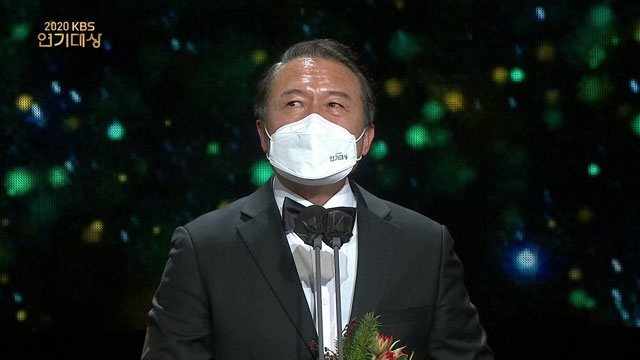 チョン・ホジン、3年ぶりに「KBS演技大賞」で大賞に輝く…ドラマ「一度行ってきました」が15冠獲得