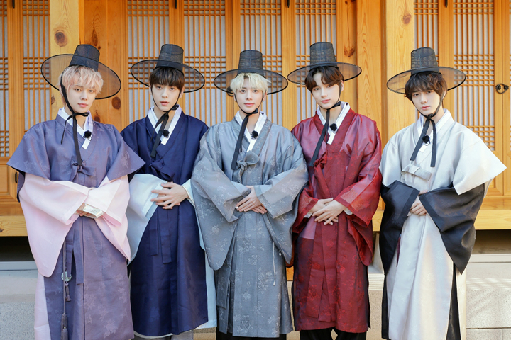 TOMORROW X TOGETHER（TXT）、韓服姿で旧正月のあいさつ「みんなが幸せになりますように」