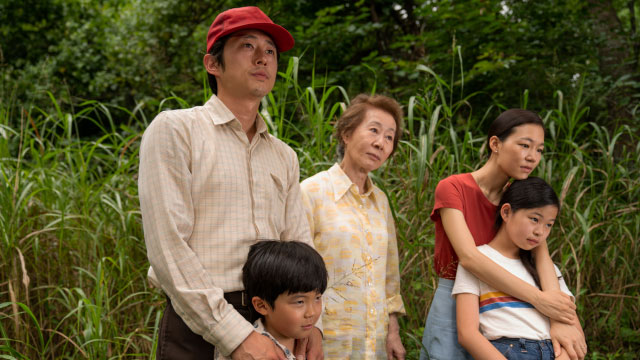 映画『ミナリ』、全米退職者協会が選ぶ「大人のための映画賞」の最優秀世代間映画賞を受賞
