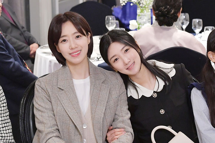 新ドラマ「騙されても夢のうち」のウンジョン（T-ARA）とチュ・アルム、実の姉妹のようなツーショットを公開