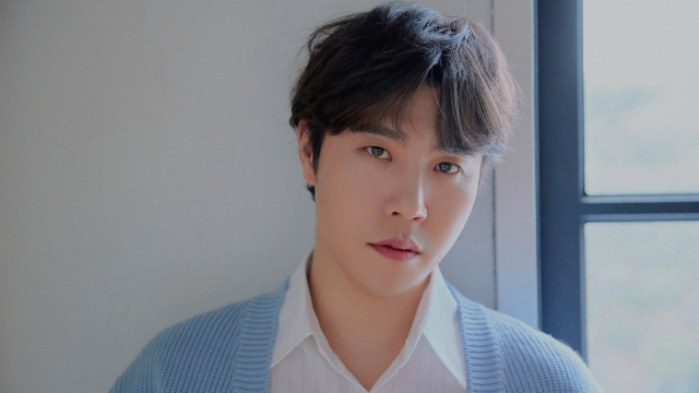 “BigHit第1号歌手”イ・ヒョン（元8eight）、14年所属した同社と再契約…「ともに大人になる過程を経験した」