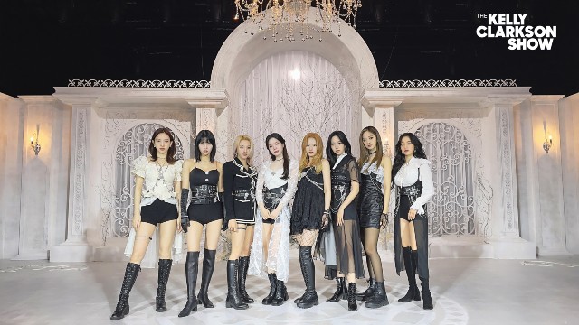 TWICE、米トークショー「ケリー・クラークソン・ショー」に出演…「CRY FOR ME」のパフォーマンス披露