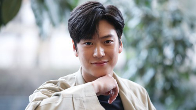 「月が浮かぶ川」で人気の俳優ナ・イヌ、ウェブトゥーン原作ドラマ「ジンクスの恋人」主演確定
