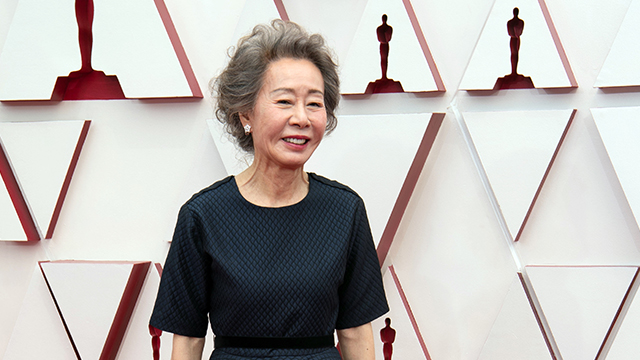 映画『ミナリ』のユン・ヨジョン、「第93回アカデミー賞」助演女優賞に輝く…「ついにブラッド・ピットに会えた」
