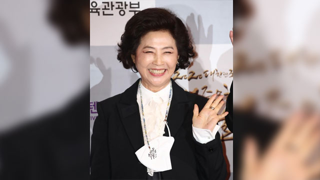 50年のキャリアを持つ女優コ・ドゥシム、映画『輝く瞬間』でメロジャンルに挑戦…「悩む余地がなかった」