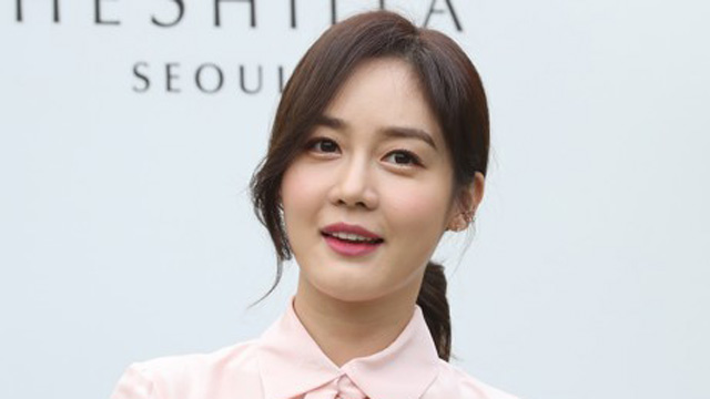 Fin.K.L.のソン・ユリ、結婚4年目で双子妊娠を発表…「胎教に専念している」