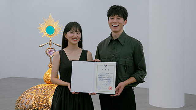 俳優のキム・ムヨル&ユン・スンア夫婦、今年も美術週間の広報大使に委嘱される…「最善を尽くす」