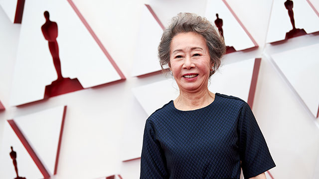 女優ユン・ヨジョン、「金冠文化勲章」に輝く…「2021大衆文化芸術賞」授賞式