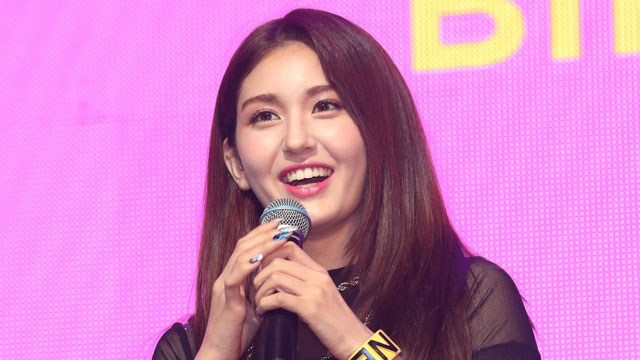 チョン・ソミ、1stアルバム『XOXO』が発売一日でiTunes・K-POPチャートの首位など話題を総なめ
