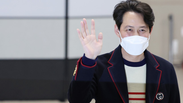 俳優イ・ジョンジェ、「放送映画批評家協会賞」男優主演賞受賞後に韓国へ帰国…「我々みんなの賞」