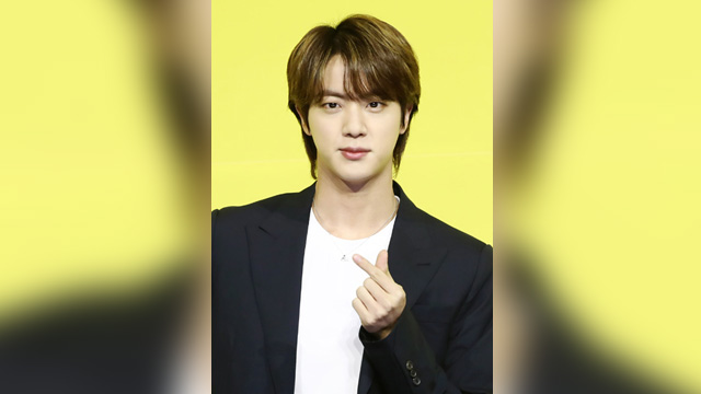 BTSのJIN、左手人差し指の負傷により手術…「当分の間サポーターを着用」