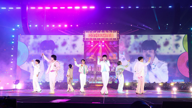 BTSが起こした“紫色の奇跡”…米ラスベガスを覆った5万人のARMYの歓声