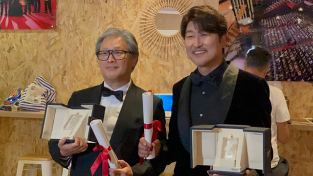 “忠武路の名コンビ”パク・チャヌク監督＆ソン・ガンホ、カンヌ映画祭で監督賞と男優主演賞をそろって受賞