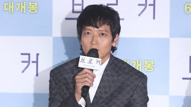映画『ベイビー・ブローカー』主演の俳優カン・ドンウォン、「カンヌのレッドカーペットは光栄だった」