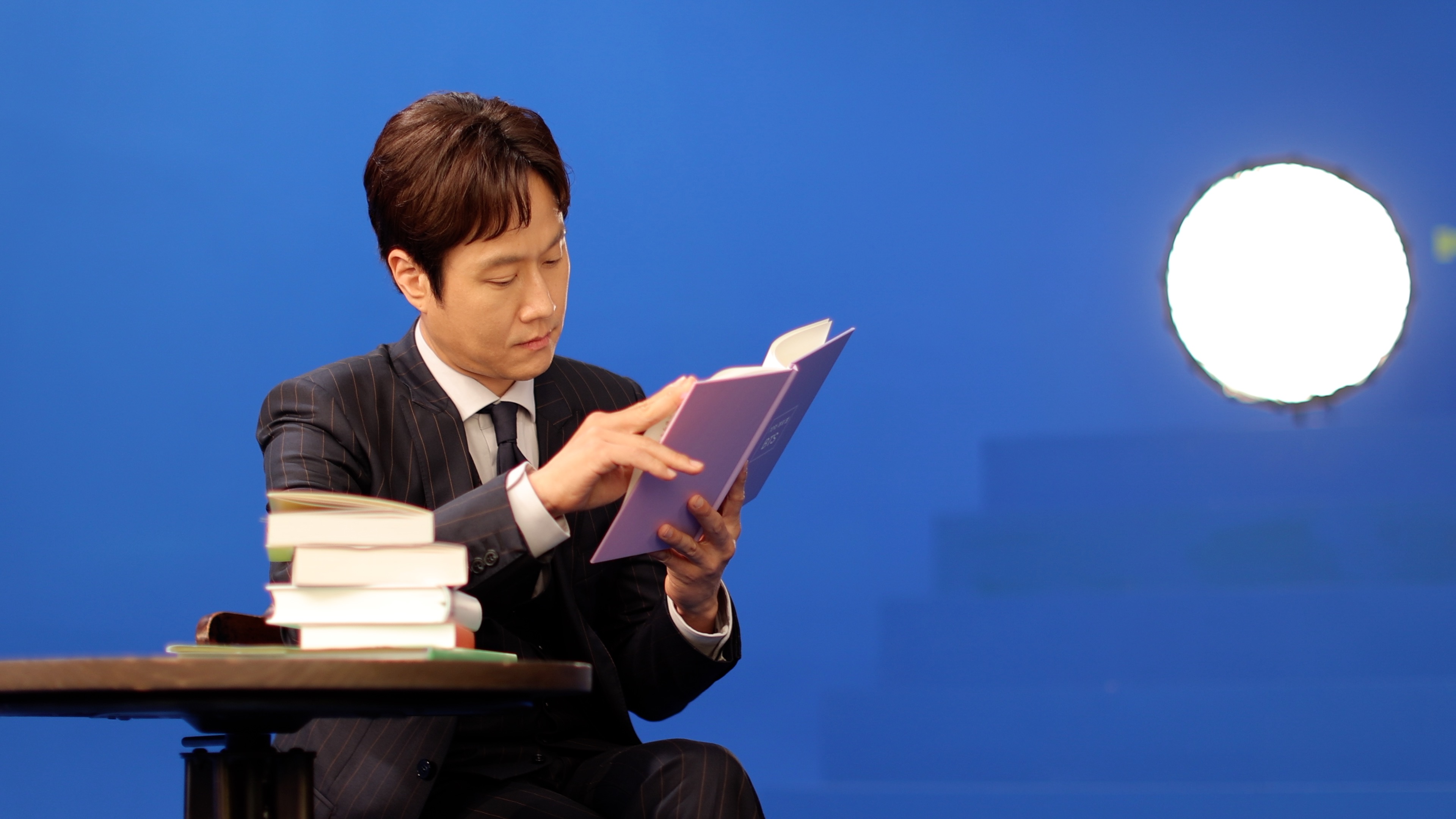 ドキュメンタリー「100人のリーディングショー-地球を読む」、俳優チョンウが司会を務める