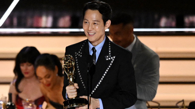 俳優イ・ジョンジェ、エミー賞を受賞…韓国俳優初の快挙