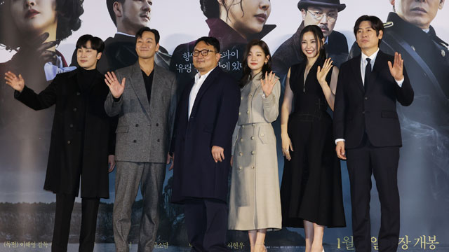 ソル・ギョング主演の映画『幽霊』、来月公開へ…「既存とは違う色感」