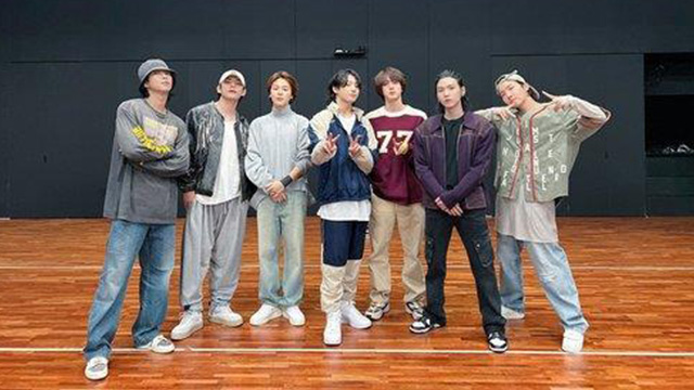 BTS、日本の年間歌手セールスで外国人初の2年連続1位…「よりよい音楽で愛に応えるよう努力する」