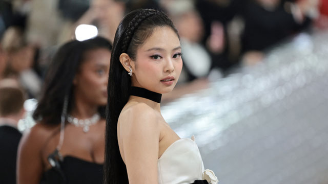“人間シャネル”JENNIE（BLACKPINK）、米ファッション界の最大イベント「メットガラ」デビュー