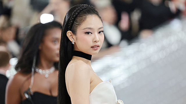“俳優デビュー”BLACKPINKのJENNIE、カンヌ映画祭のレッドカーペットを踏む…ドラマ「The Idol」試写会