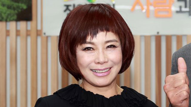 歌手ヒョンスク、入浴車の寄贈に20年…「歌う限り積立金のように地道にやらないといけない」