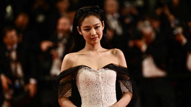 カンヌ映画祭のレッドカーペットを輝かせたBLACKPINK・JENNIE、…ハリウッドスター級の歓呼
