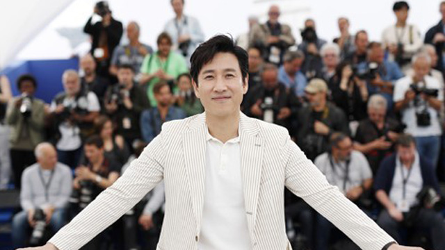 俳優イ・ソンギュン、主演作2本がカンヌ映画祭で上映…「肩の荷が下りた気分」