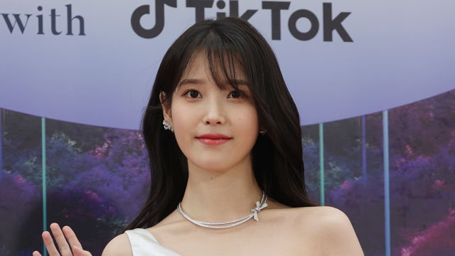 歌手IU、デビュー15周年を迎え社会的弱者に3億ウォンを寄付