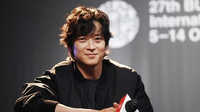 秋夕の韓国映画“三つ巴戦”、公開日の勝者はカン・ドンウォン主演『チョン博士』…14万観客を動員