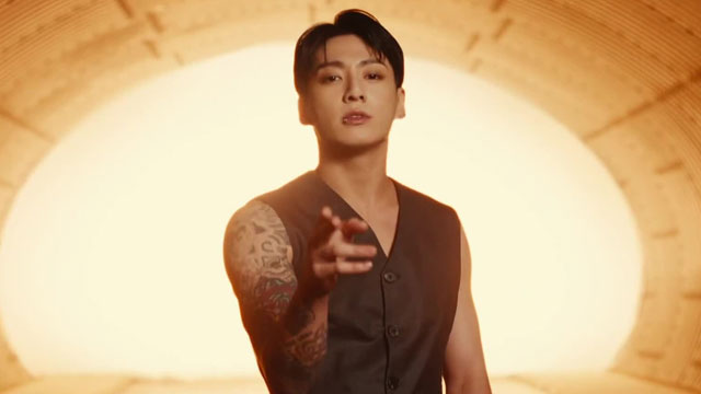 BTSのJUNG KOOK、米歌手アッシャーとの「Standing Next to You」…パフォーマンス映像を公開