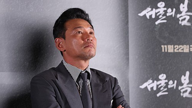 映画『ソウルの春』で“チョン・ドゥグァン”を演じた俳優ファン・ジョンミン、光州の劇場で涙