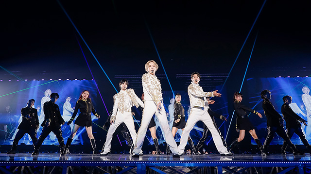 SHINeeの東京ドームコンサートに観客10万人が集結